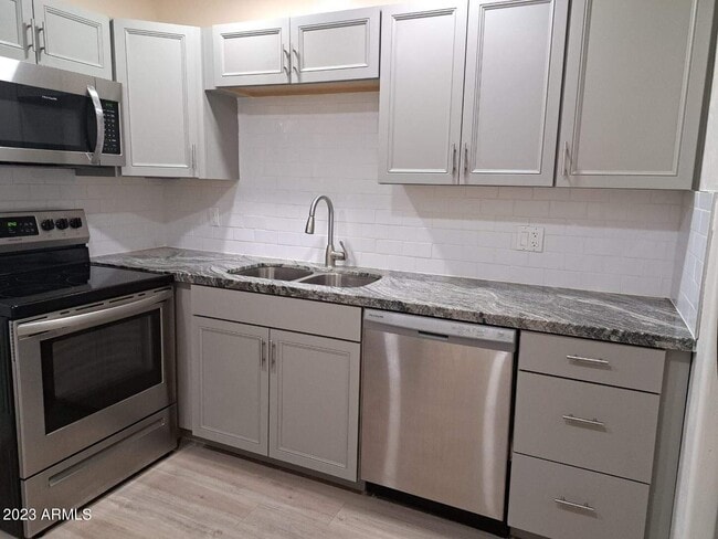 Building Photo - 6713 E Cheery Lynn Rd