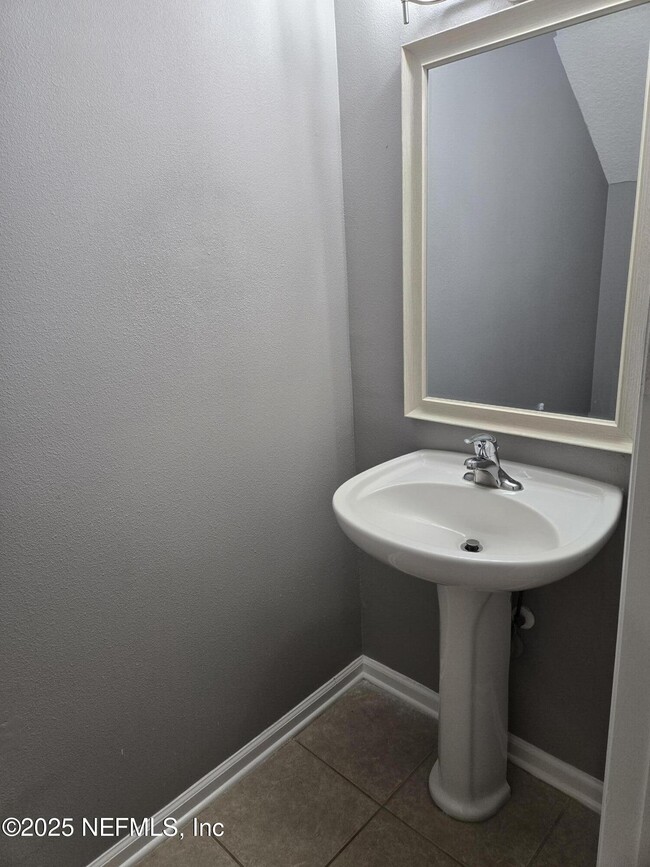 Building Photo - 1500 Calming Water Dr