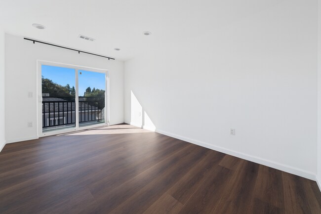 Building Photo - 6733 Lanto St