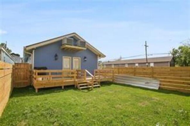 Building Photo - 2549 N Tonti St