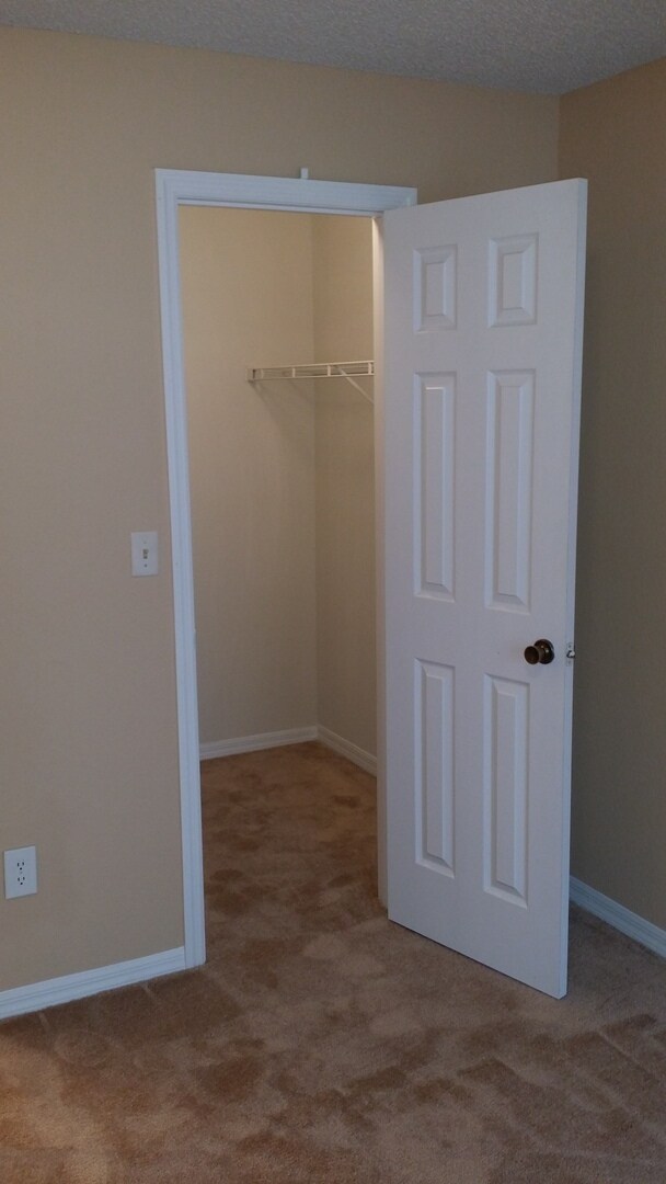 Building Photo - Venetian Place -  833