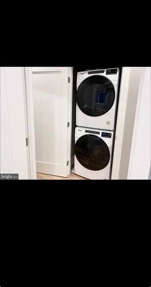 Building Photo - 4535 Avondale St