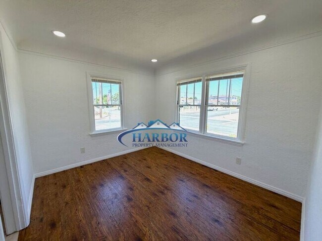 Building Photo - 1667 N Lagoon Ave