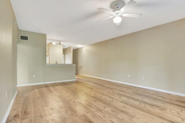 Building Photo - 270 Crestwood Cir