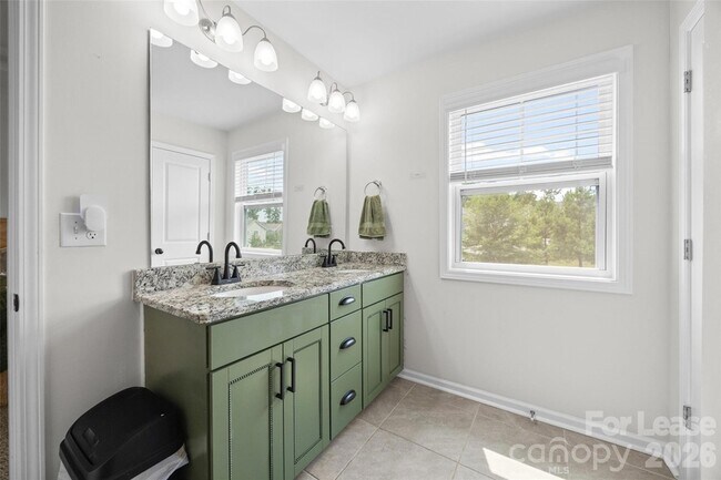 Building Photo - 616 Altamonte Dr