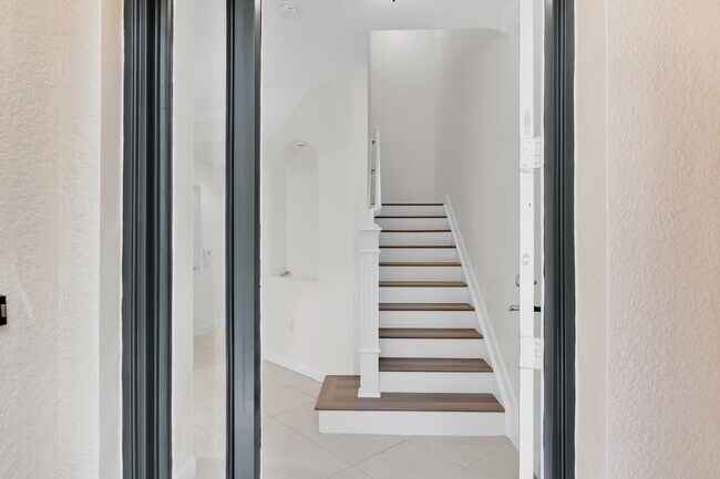 Building Photo - 2441 San Pietro Cir