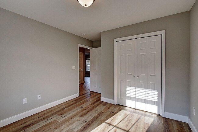 Building Photo - Newer construction single family home for lease!