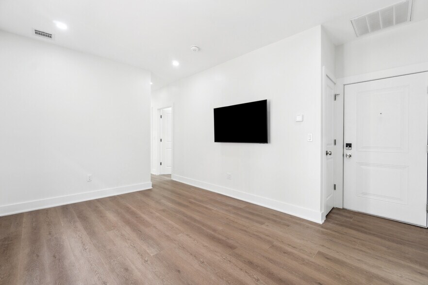Building Photo - 632 Boulevard E