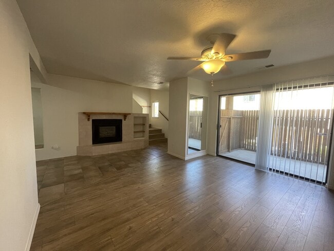 Building Photo - 2900 Vista Del Rey NE