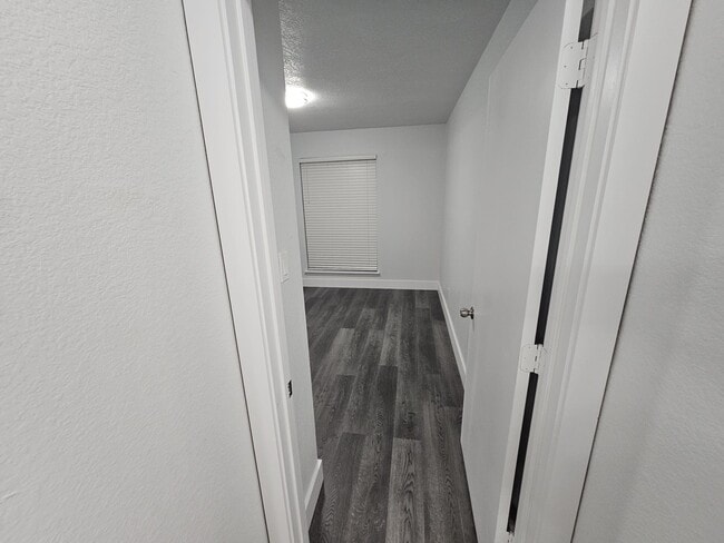 Building Photo - 919 Crestwood Dr