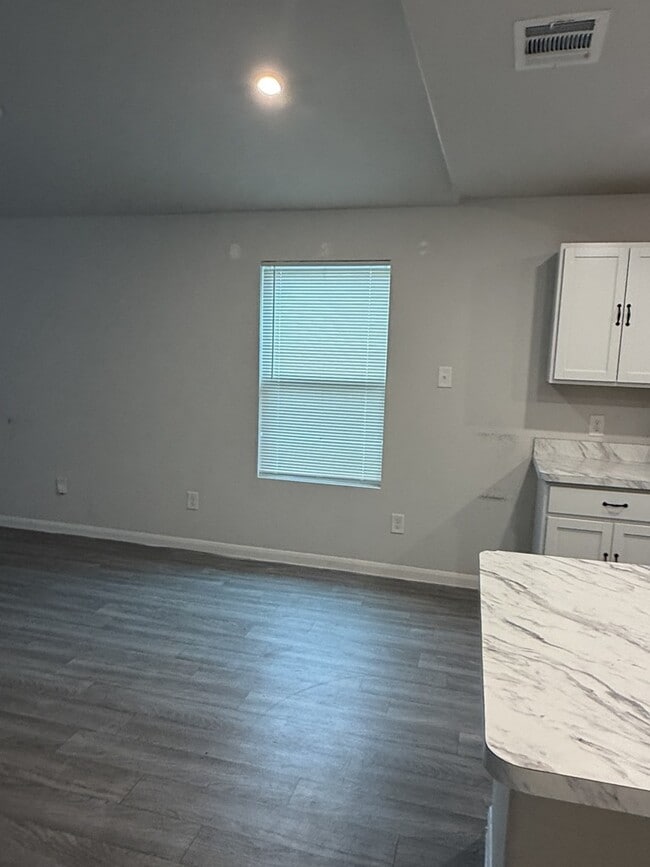 Building Photo - 89 Rd 51026