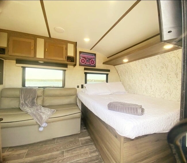 Building Photo - 1322 Clear Lake Rd