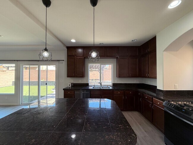 Building Photo - Great 5 bedroom home with RV Parking! Loca...