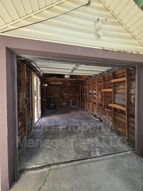 Building Photo - 1649 N Payne Ave