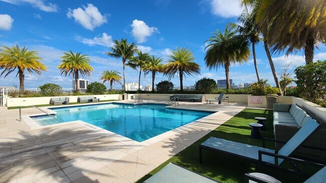 Building Photo - 3000 Coral Wy