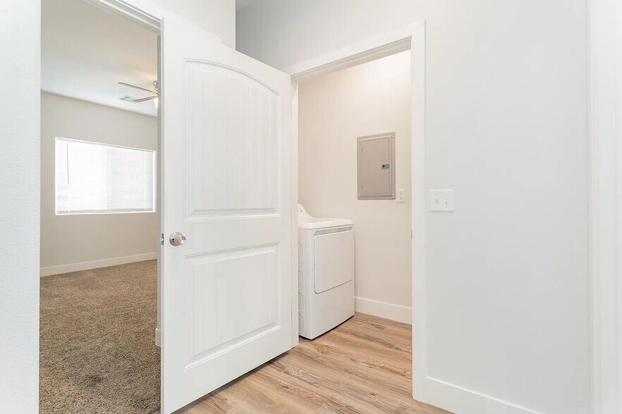 Building Photo - 1641 S Dandelion St