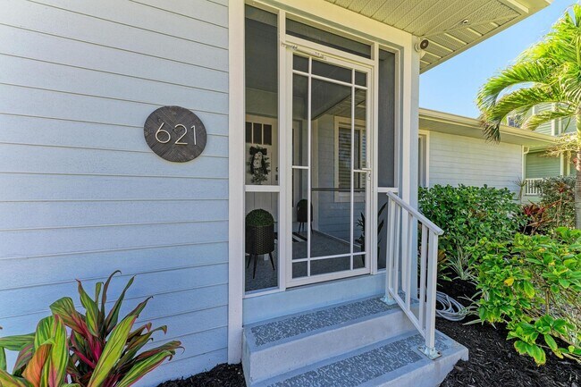 Building Photo - Furnished/Unfurnished ** Annual Rental ** Available 5/1/26 ** 4 Bed/2 Bath Single Family Home ** ...