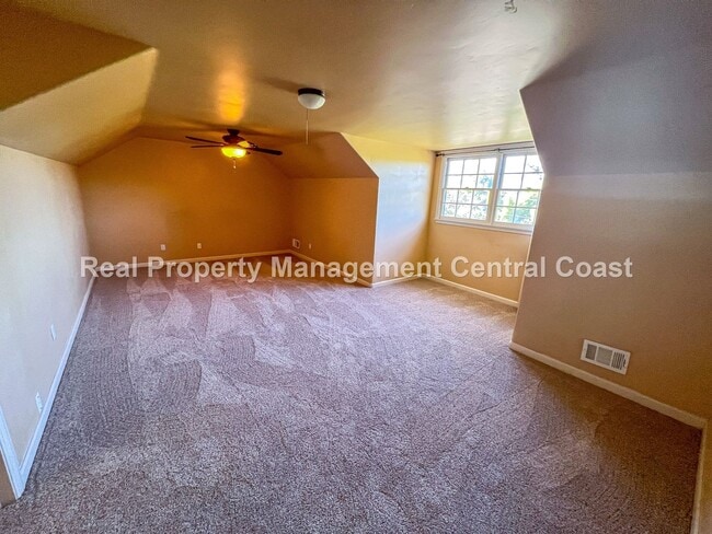 Building Photo - AVAILABLE SEPTEMBER - Nice Home in Atascad...