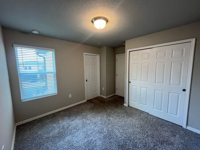 Building Photo - 2443 Sweet Viburnum Wy