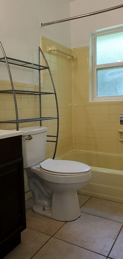 Building Photo - 3 Bed 1 Bath Home With Carport | Pet Frien...