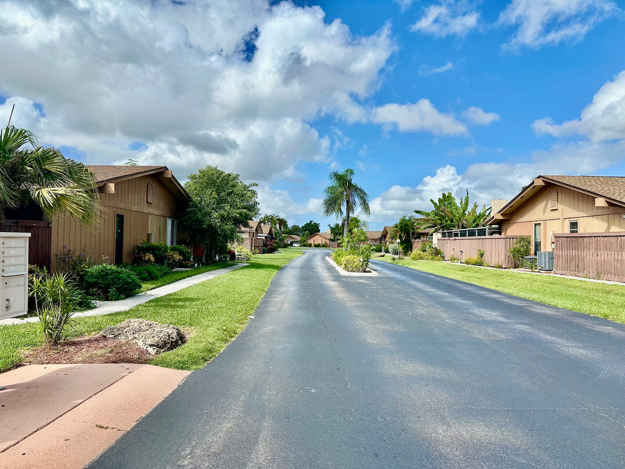 Building Photo - 6300 Royal Woods Dr