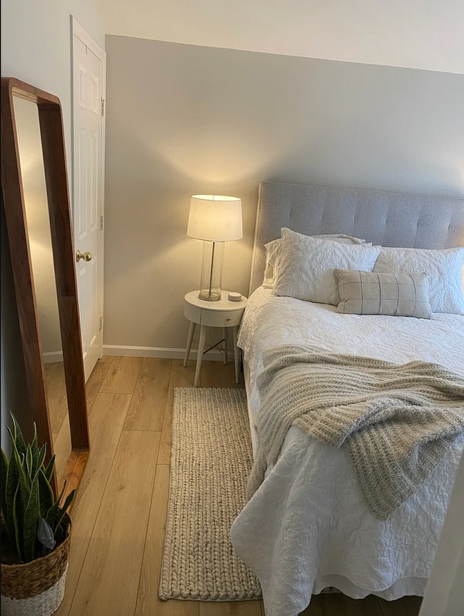 Building Photo - Greenwood Townhome 2Beds 1.5 Bath- $3,100