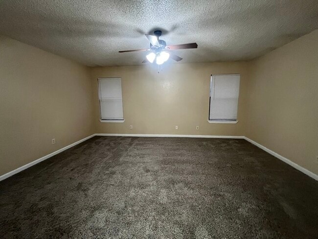 Building Photo - Remodeled townhome! 2 story with loft & 2 car garage with yard! Beautifully Remodeled Townhome – ...