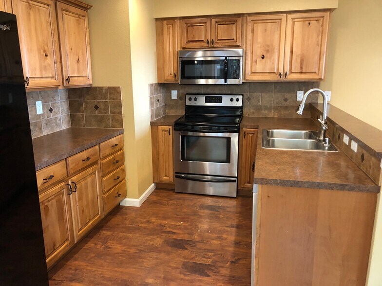 Kitchen - 116 5th St