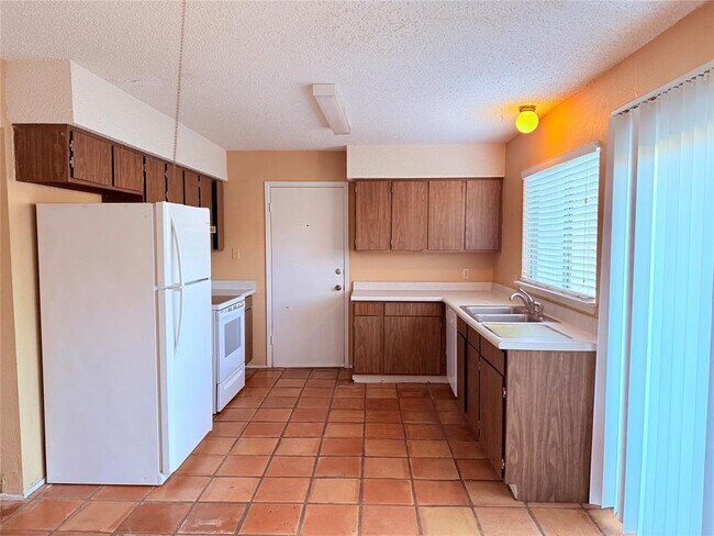 Building Photo - 9611 Blue Creek Ln