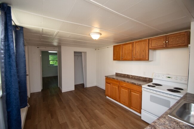 Building Photo - 421 W Main St