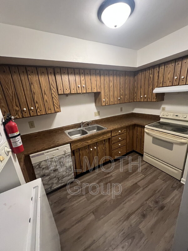 Building Photo - 1320 Millerwood Dr