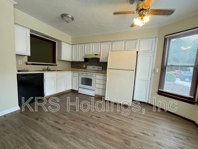 Building Photo - 208 Susan Constant Dr