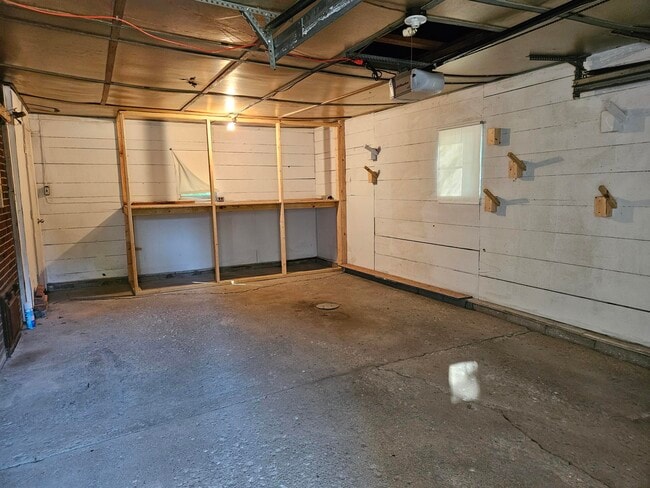 Building Photo - 702 Leland Ct