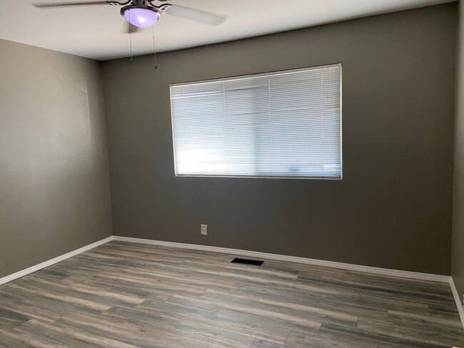 Building Photo - Great SE Portland Bungalow Close to Lynchview Park!