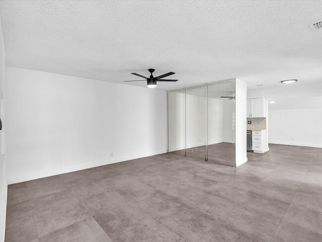 Building Photo - 6661 Meade St