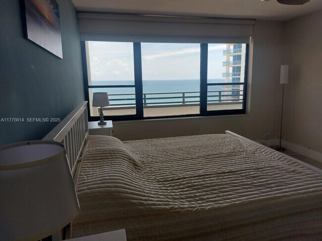 Building Photo - 3505 S Ocean Dr