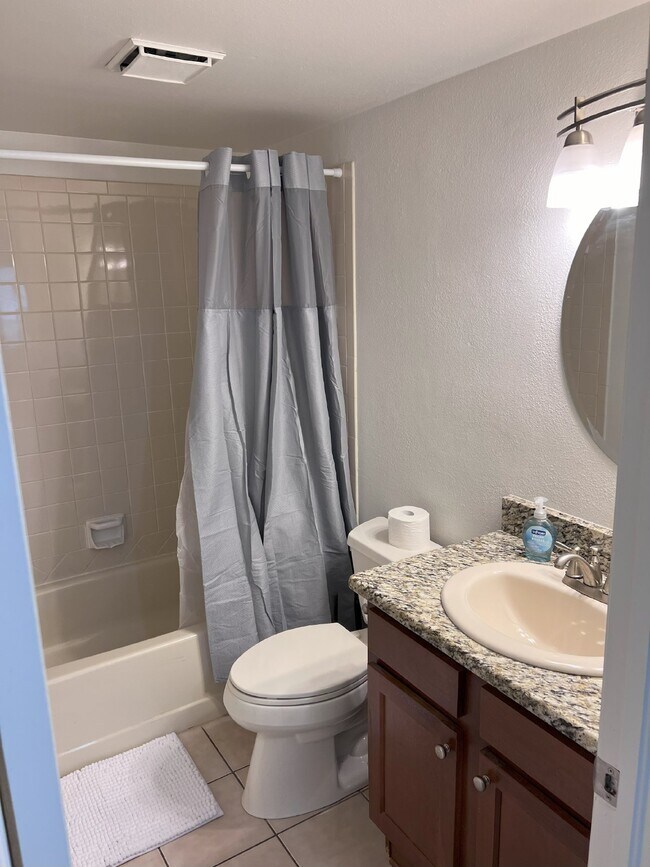 Building Photo - FULLY FURNISHED + ALL UTILITIES INCLUDED!