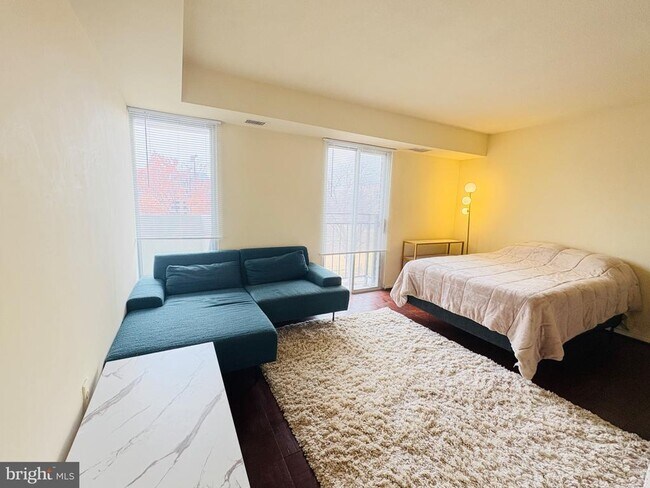 Building Photo - 700 7th St SW