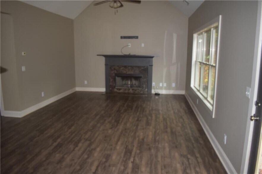 Building Photo - 43 Jessel Ln