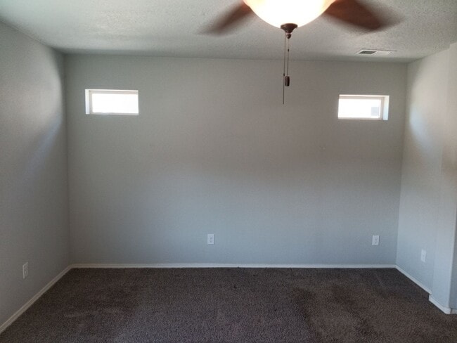 Building Photo - 5 Bedroom, 3 Bathroom Home! Schedule a Showing Today!