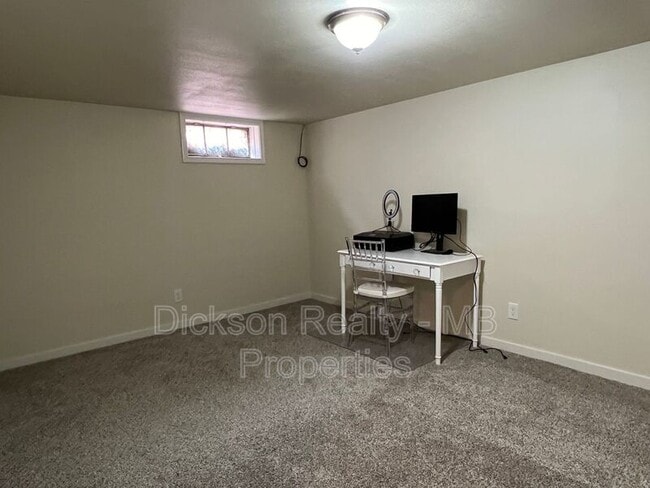 Building Photo - 631 Cheney St