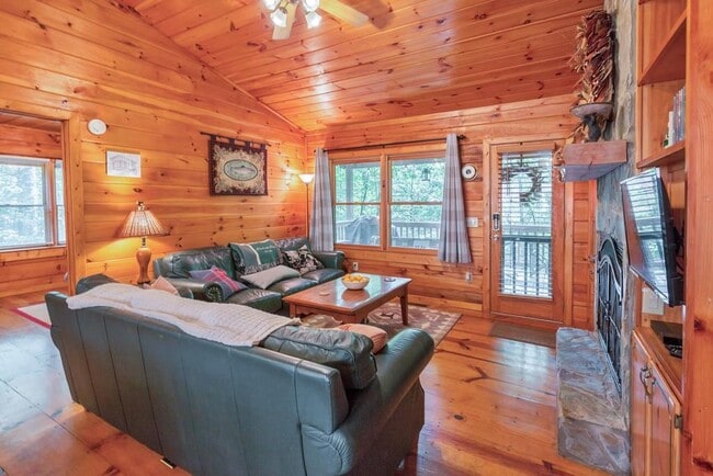 Building Photo - 9 Briar Creek Rd