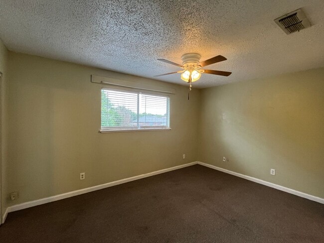 Building Photo - Southside Townhome