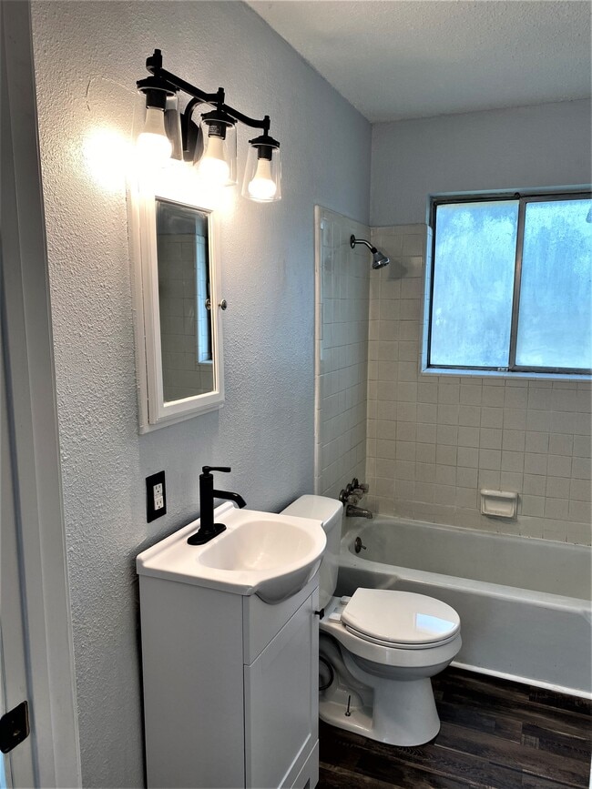 Building Photo - 508 Hickory St