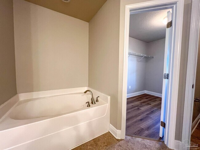 Building Photo - 5588 Inspiration Street