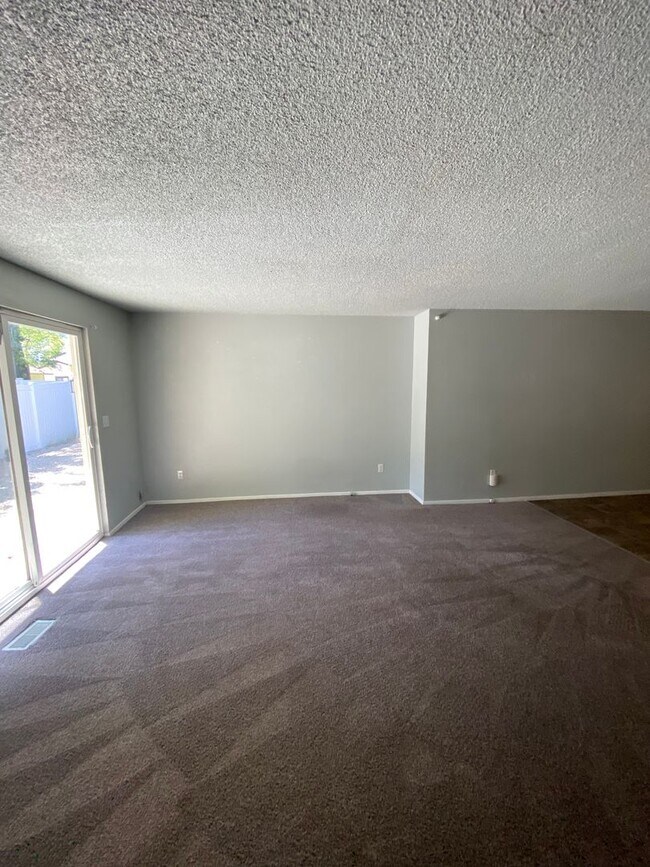 Building Photo - Ready first of June / 3 bedroom 2 bathroom...
