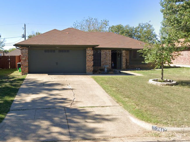 Primary Photo - 3 bed, 2 bath home in Burleson