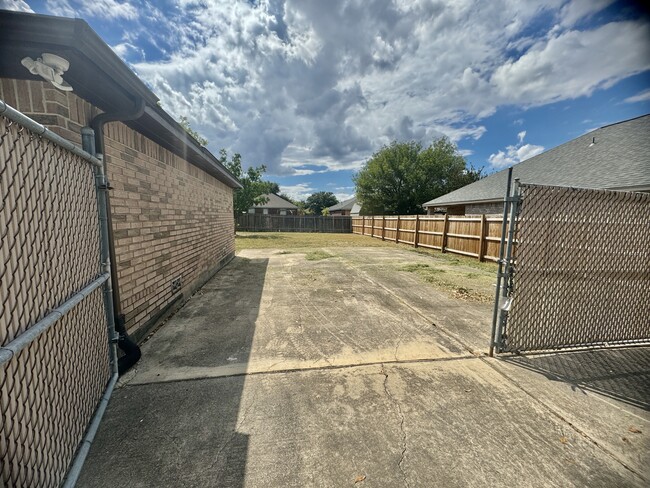 Building Photo - 4707 Highland Farm