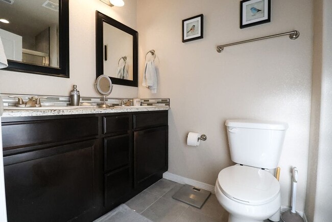 Building Photo - 3 Bedroom, 2.5 Bathroom Townhome. June 2026 Move-In! 2-year lease option!