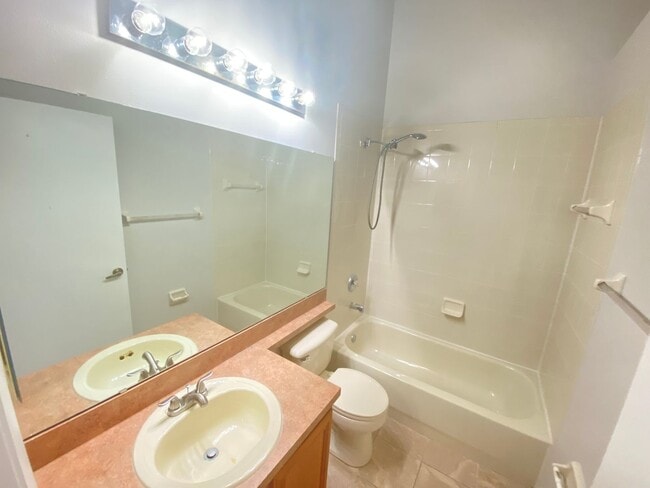 Building Photo - Lake Mary!  Ready to Move in!! Spacious 4/...